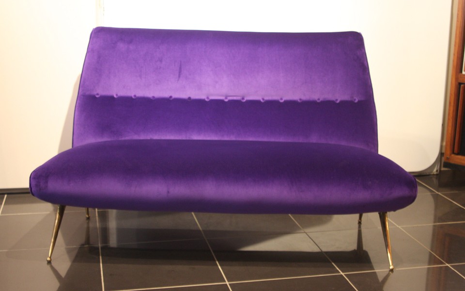 39Galerie présente un canape violet